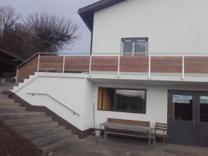 Geländer aus Kunstoff-Elementen