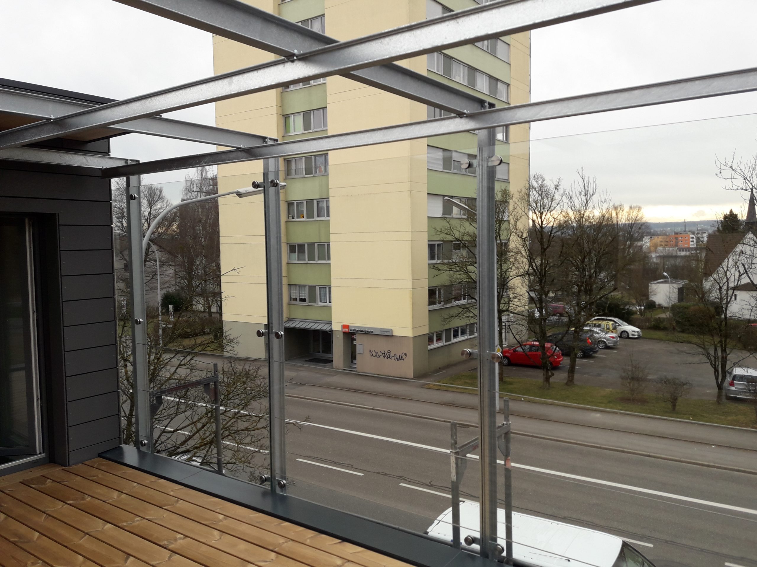 Best&auml;ndige &Uuml;berdachung aus verzinktem Stahl